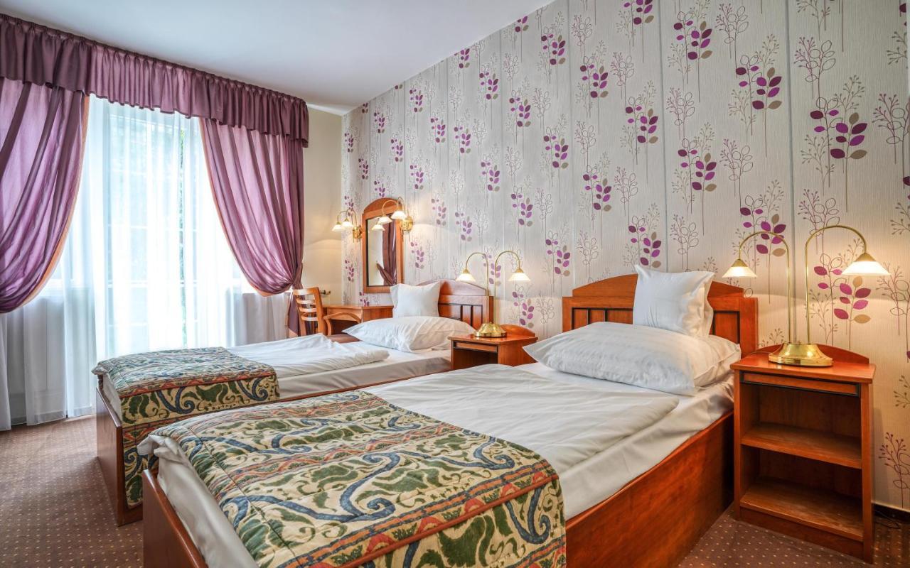 Hotel Erzsebet Heviz Ngoại thất bức ảnh