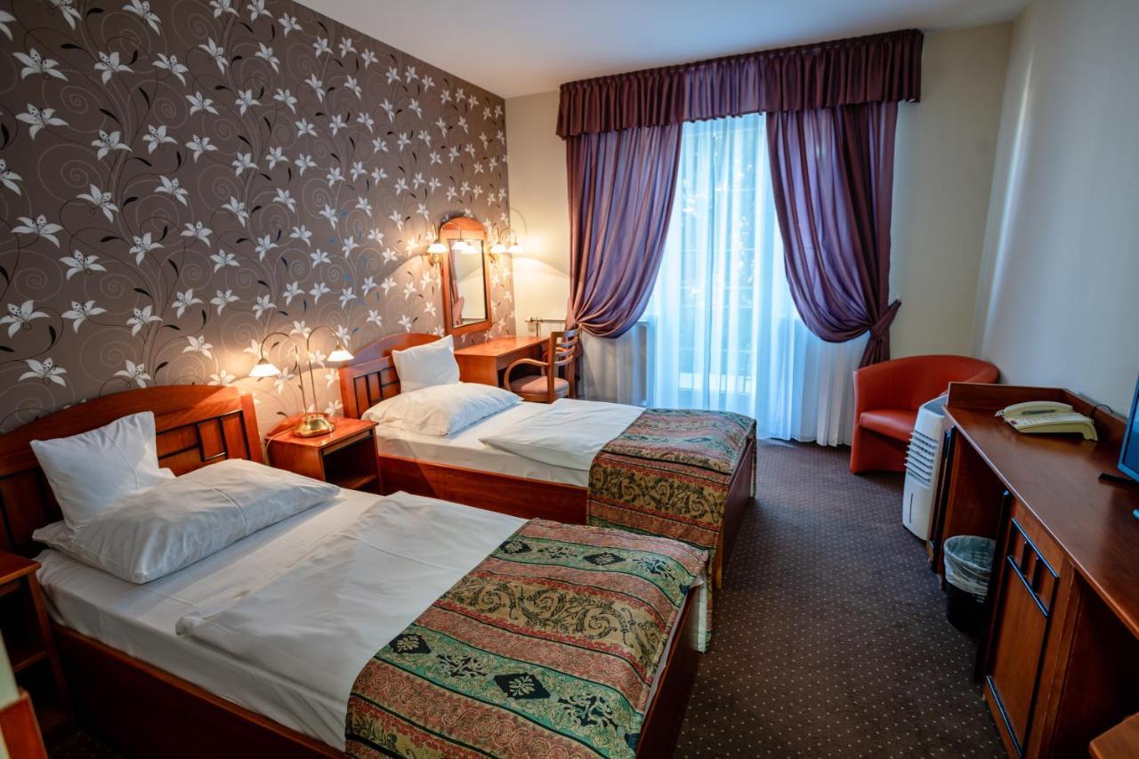 Hotel Erzsebet Heviz Ngoại thất bức ảnh