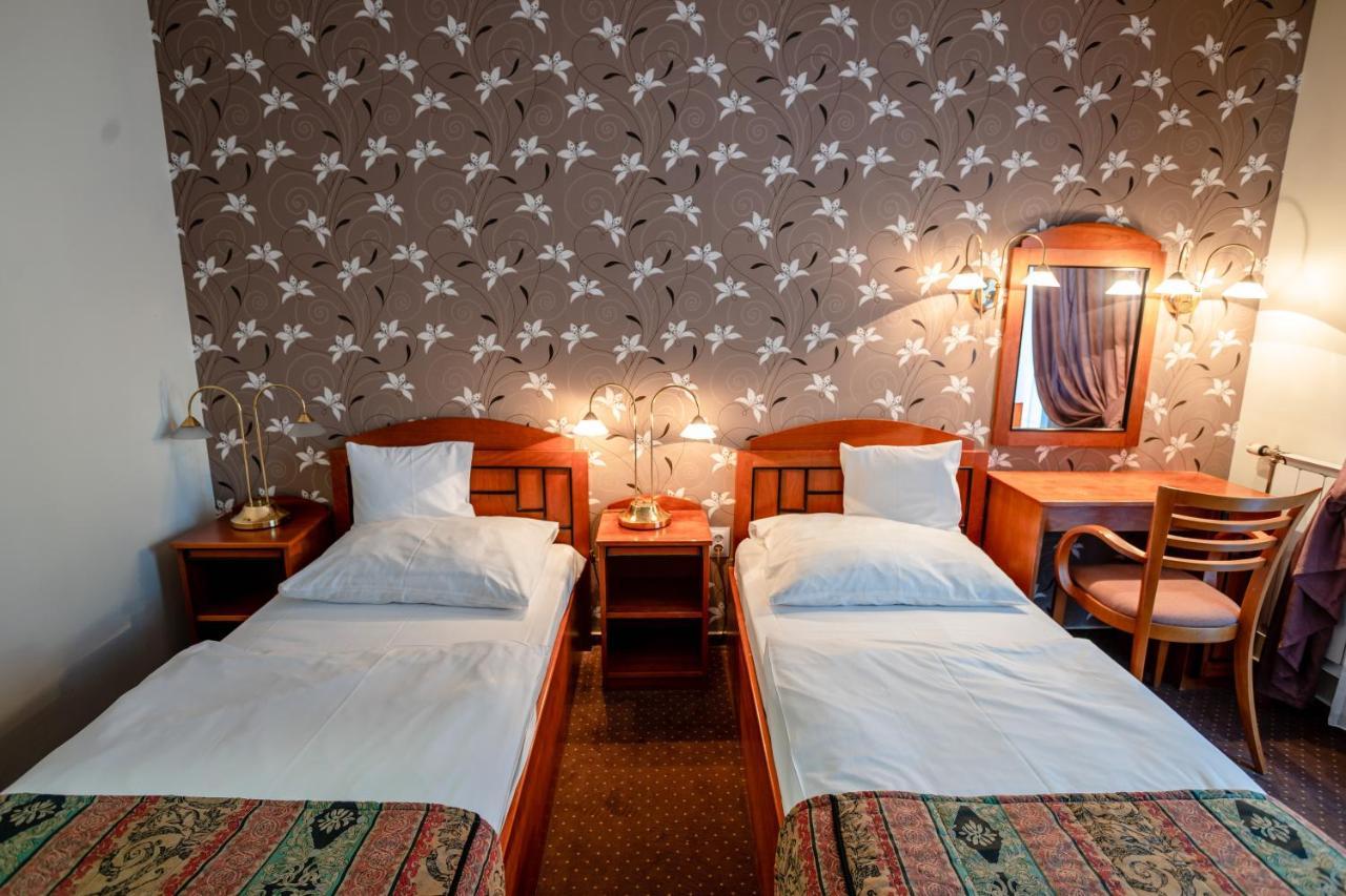 Hotel Erzsebet Heviz Ngoại thất bức ảnh