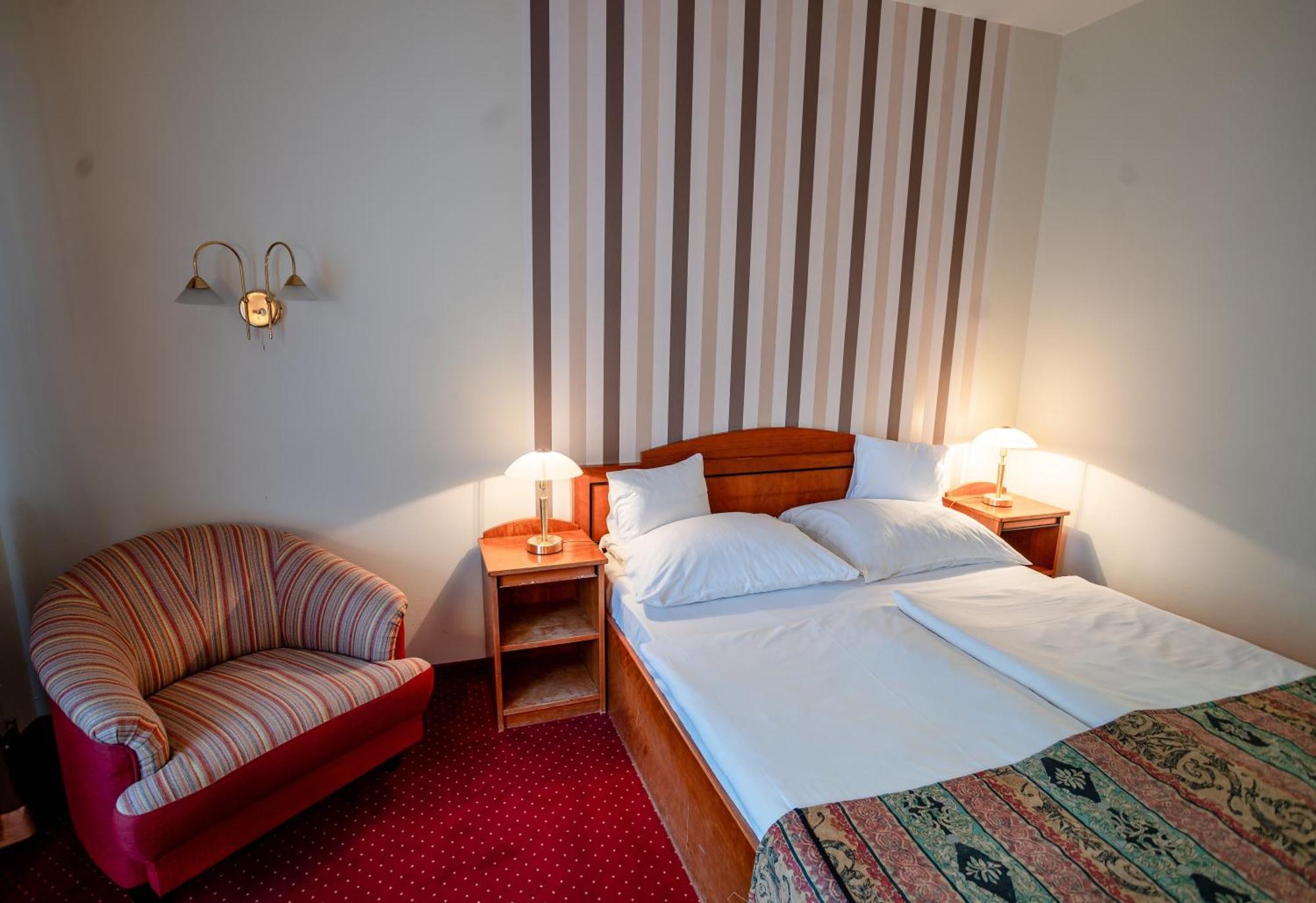 Hotel Erzsebet Heviz Ngoại thất bức ảnh