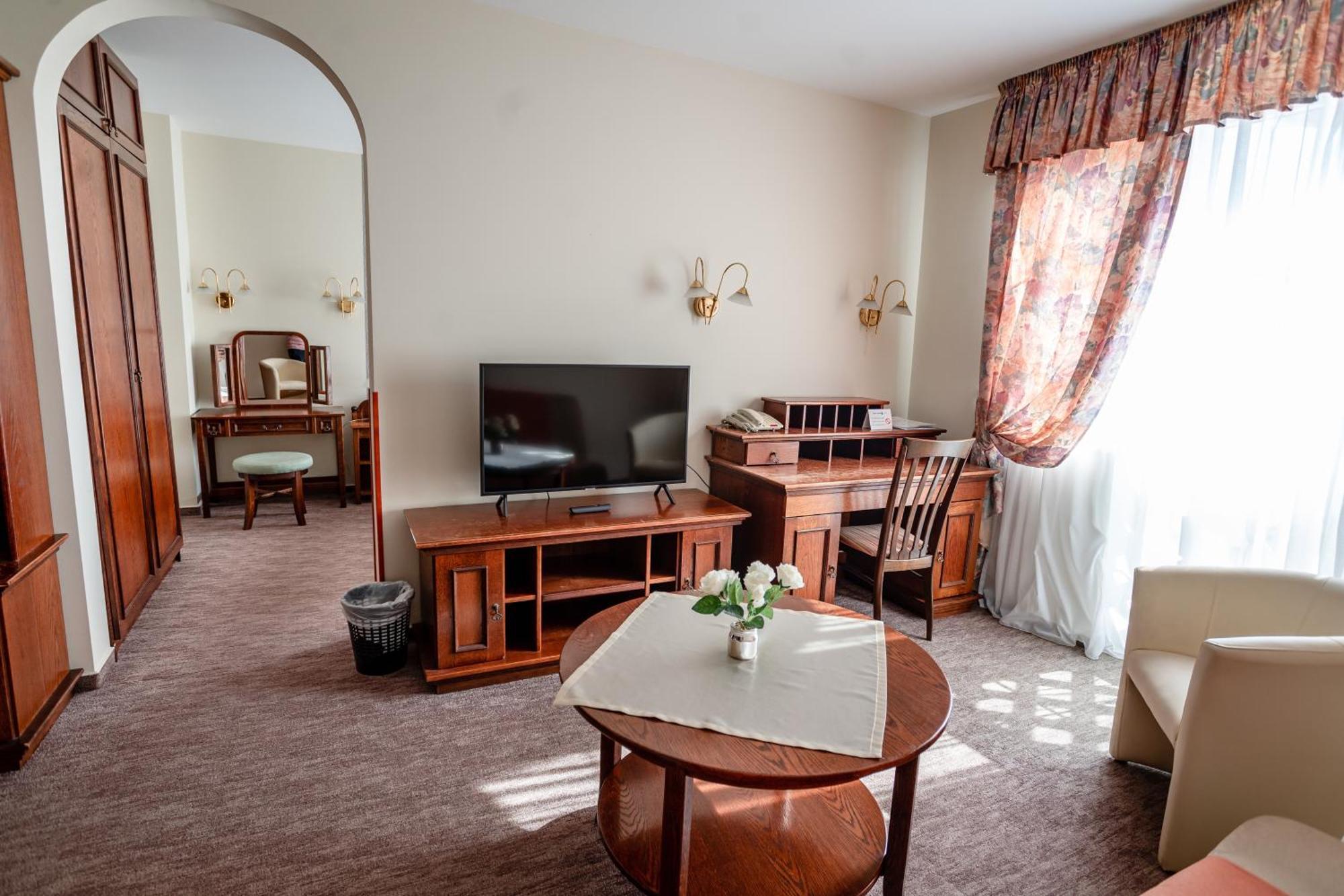 Hotel Erzsebet Heviz Ngoại thất bức ảnh