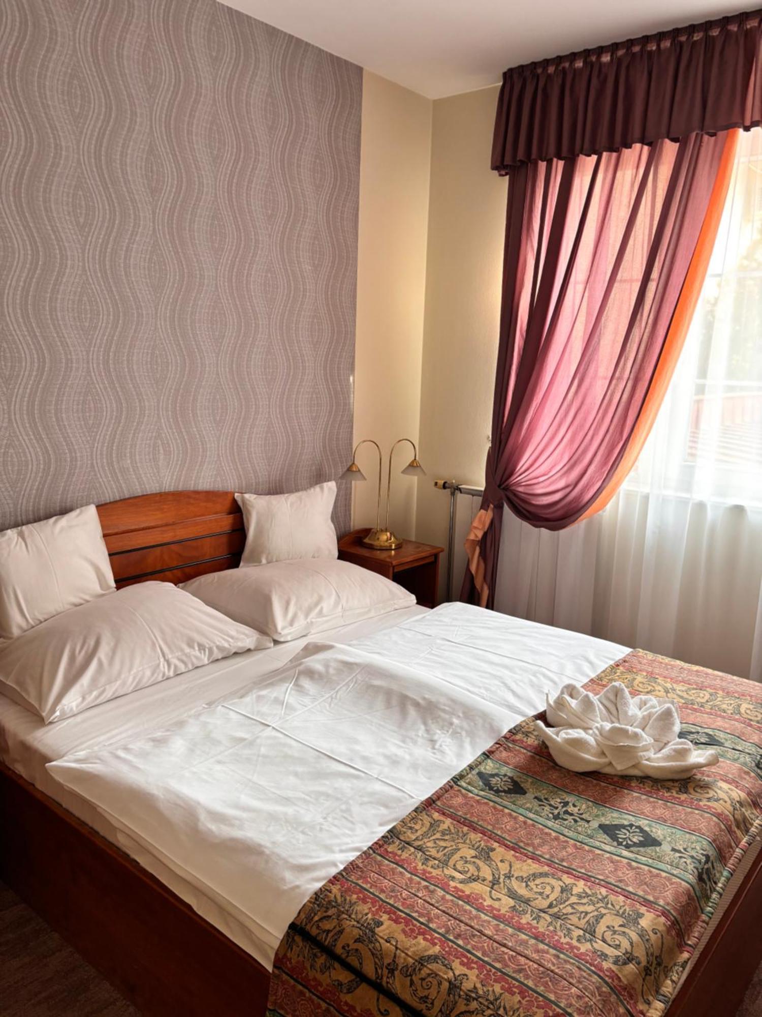 Hotel Erzsebet Heviz Ngoại thất bức ảnh