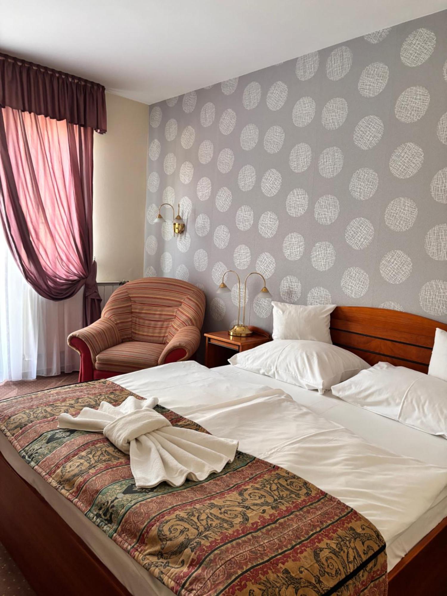 Hotel Erzsebet Heviz Ngoại thất bức ảnh