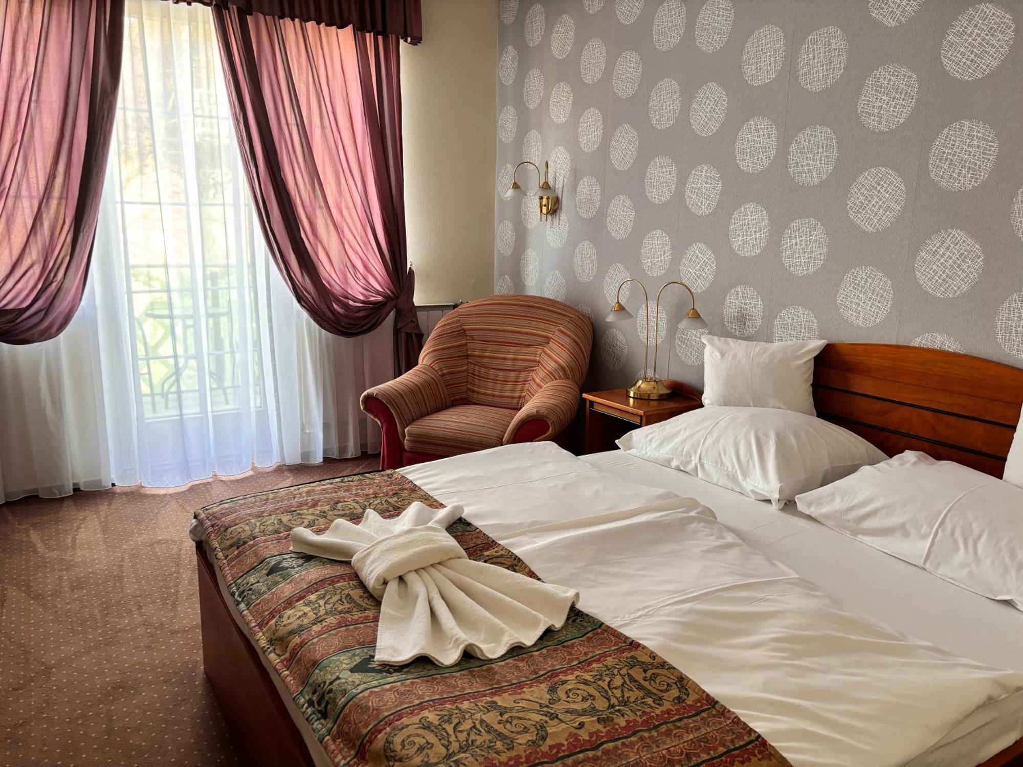Hotel Erzsebet Heviz Ngoại thất bức ảnh