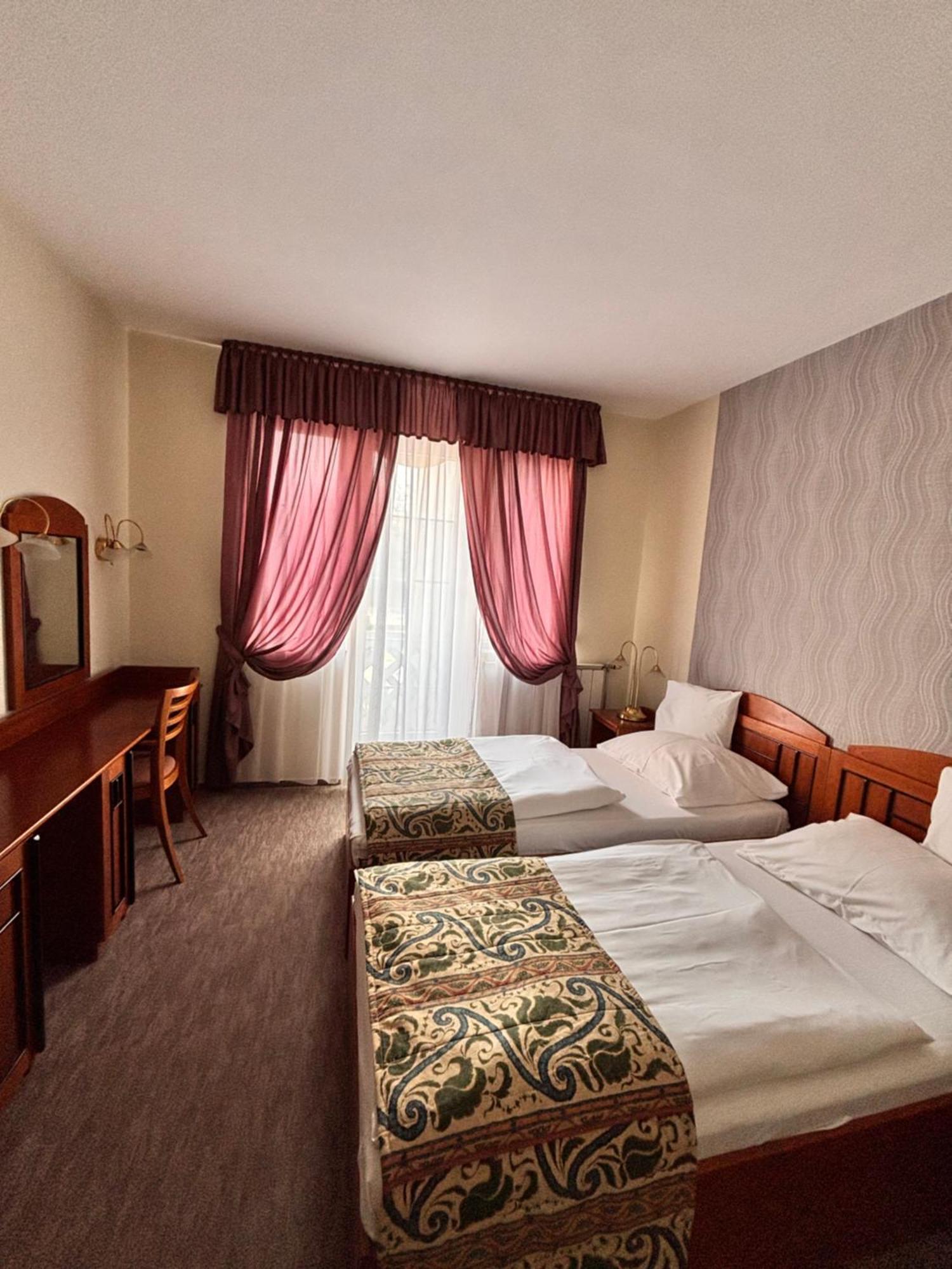 Hotel Erzsebet Heviz Ngoại thất bức ảnh