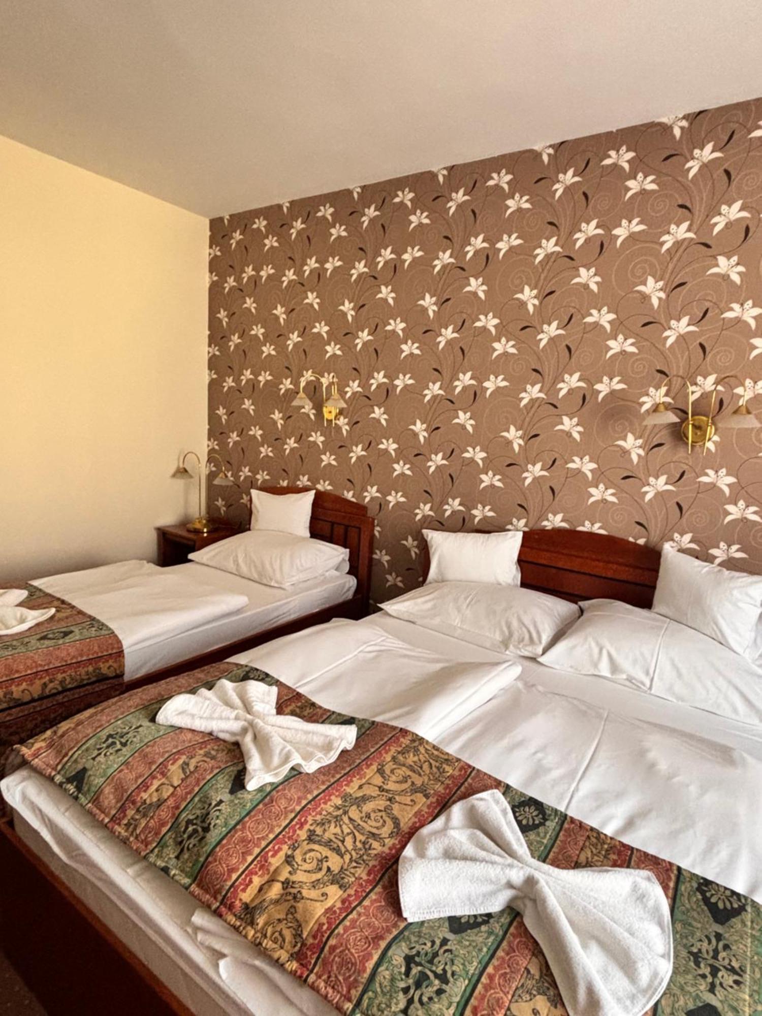 Hotel Erzsebet Heviz Ngoại thất bức ảnh