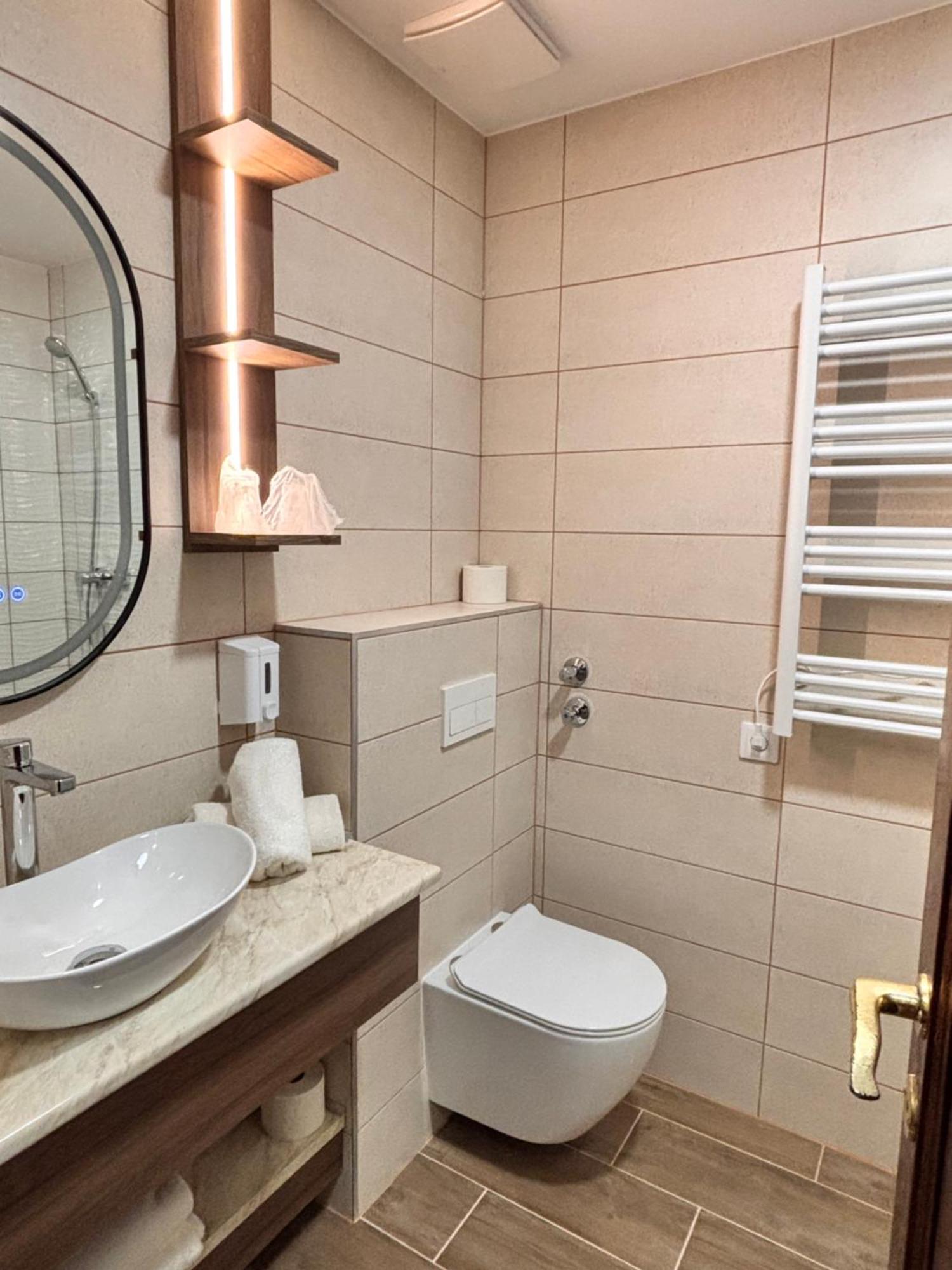 Hotel Erzsebet Heviz Ngoại thất bức ảnh